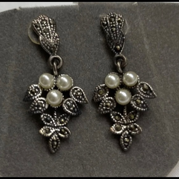 Jewelry - Vintage Pearl & Silver Earrings